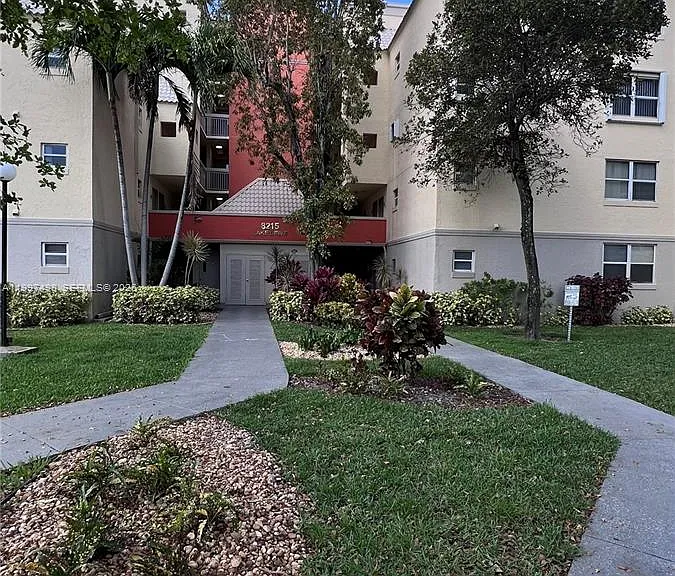 8215 Lake Dr #108 — Photo 35