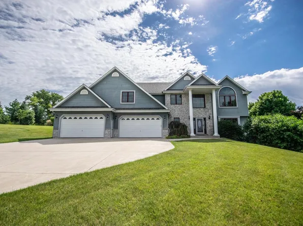 5290 Fawn TRAIL, Hartford, WI 53027