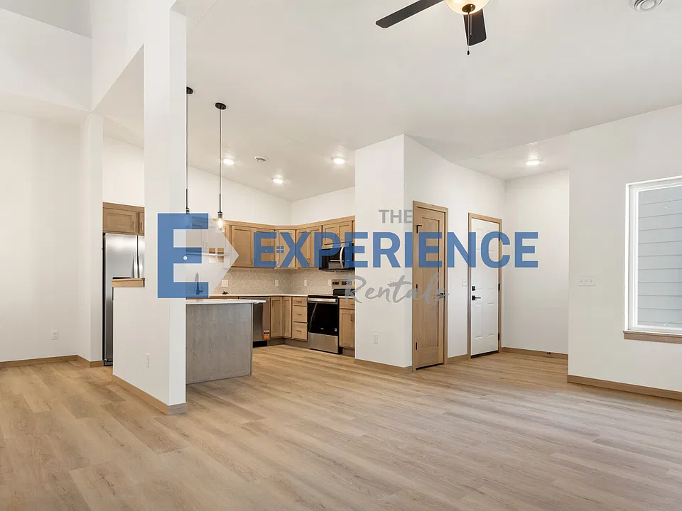 2403 E Jetty Pl