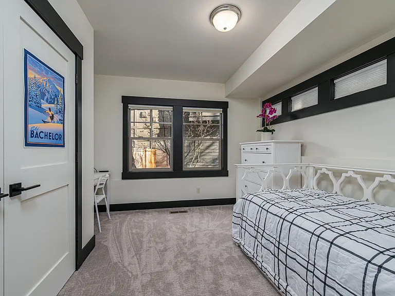 2340 NW Bens Ct — Photo 30