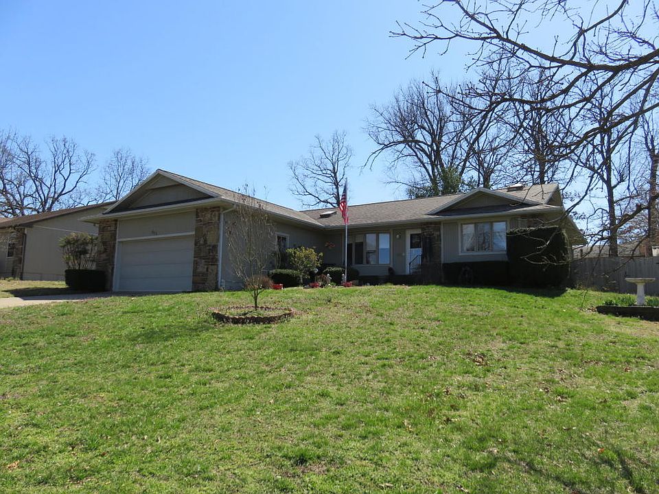 2nd image of 403 W Susan Pl