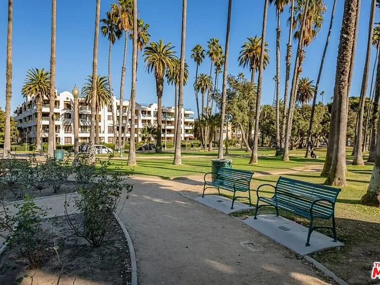 701 Ocean Ave #PHD — Photo 24