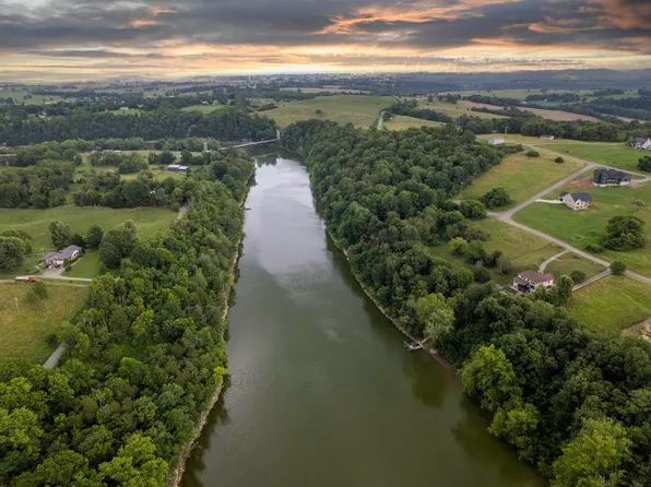 90 Meadow Point Dr, Lancaster, KY 40444