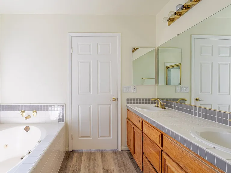 7306 Newcastle Ave — Photo 23