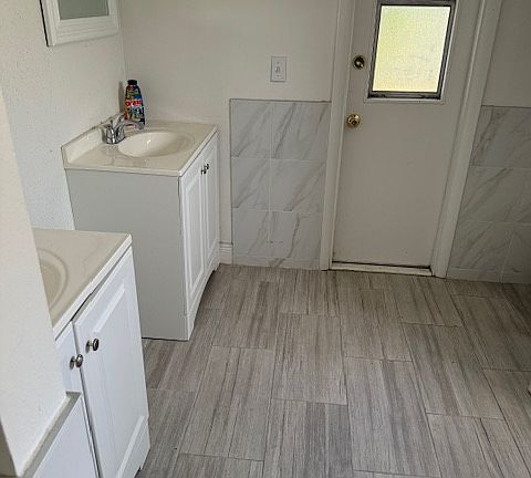 3rd image of 1382 La Paloma Cir