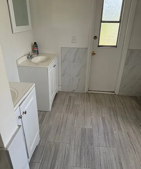1382 La Paloma Cir — Photo 3
