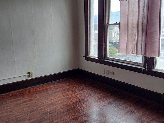 2nd image of 124 Lake Ave