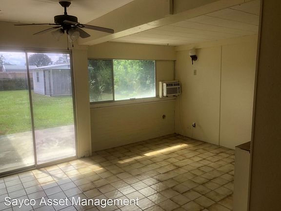 5th image of 458 SE Asbury Ln
