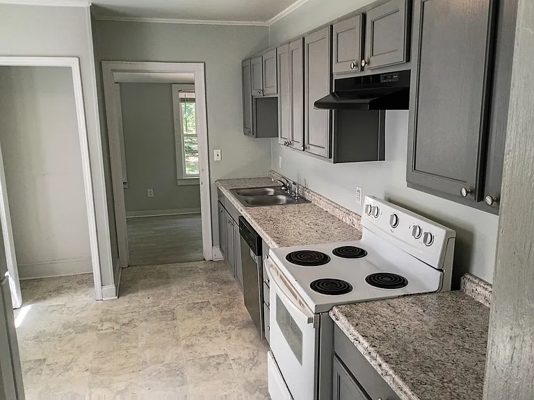 1450 Kingston Rd — Photo 3