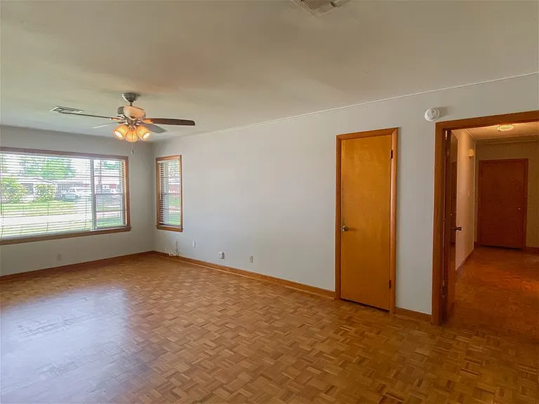 232 Arlington Dr — Photo 15