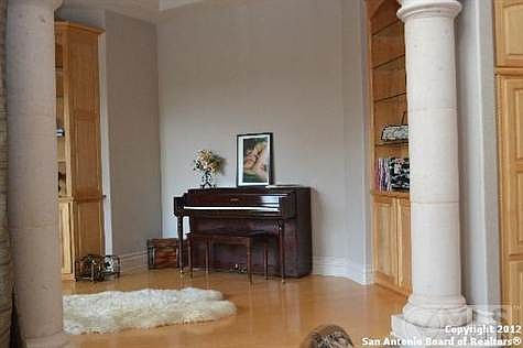 5th image of 1074 River Chase Dr