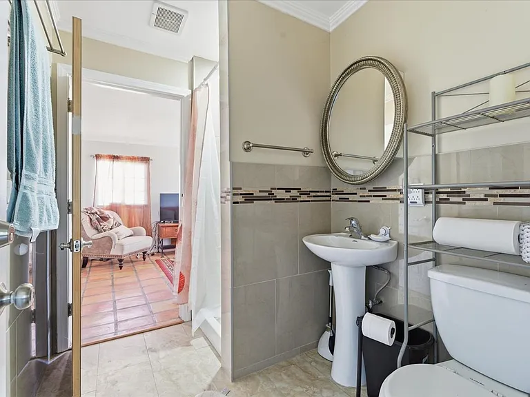 1032 Iris Ave #1 — Photo 6