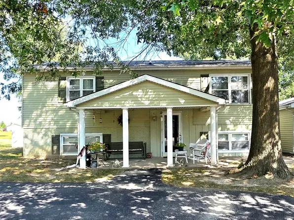 1702 Fieldcrest Dr, Sparta, IL 62286