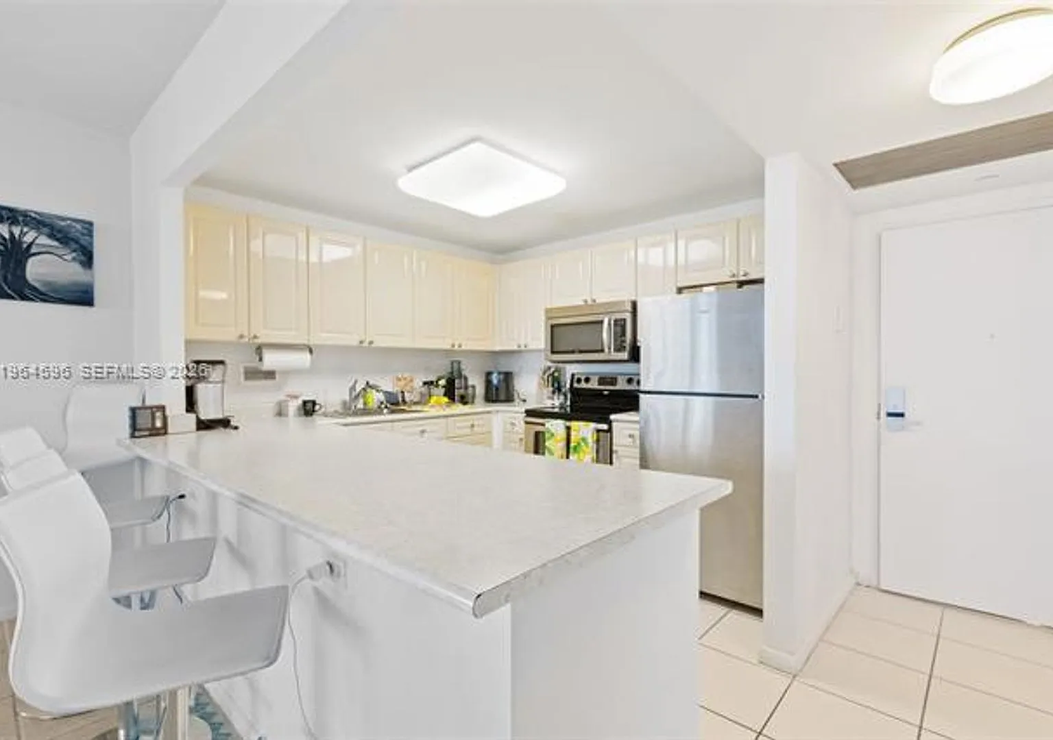 2301 Collins Avenue Cu — Photo 2
