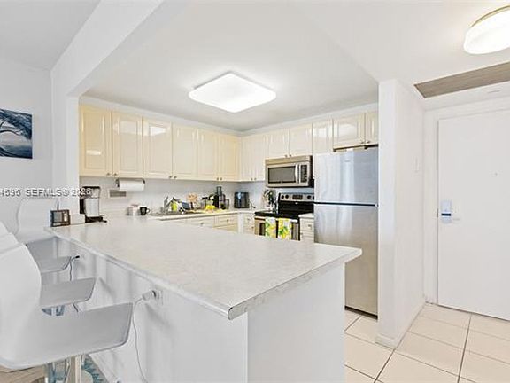 2nd image of 2301 Collins Ave #Cu-504