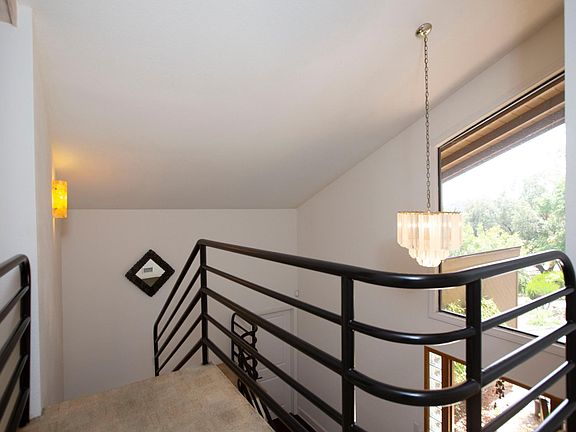2nd image of 1434 Windridge Dr