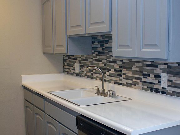 3rd image of 224 S Clovis Ave #111