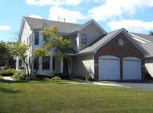 527 Bradbury Ln, Geneva, IL 60134