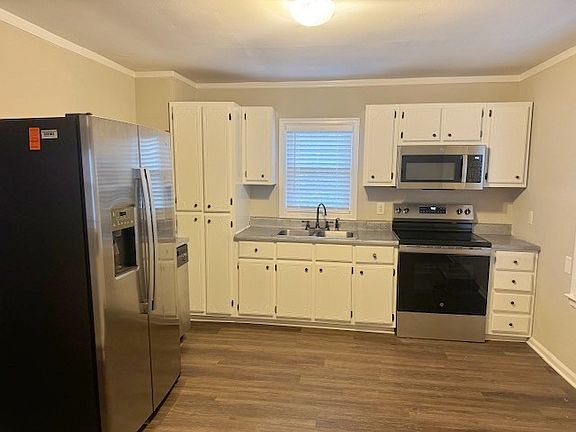 2nd image of 884 Cumberland Dr