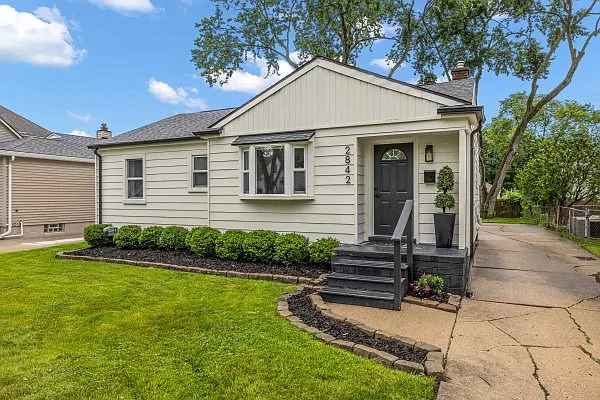 2842 Oakshire Ave — Photo 2