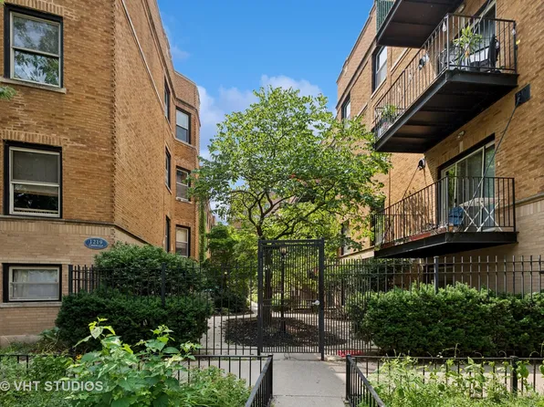 1225 W Greenleaf Ave APT 2E, Chicago, IL 60626