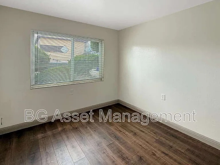 1865 Powell St #2 — Photo 6