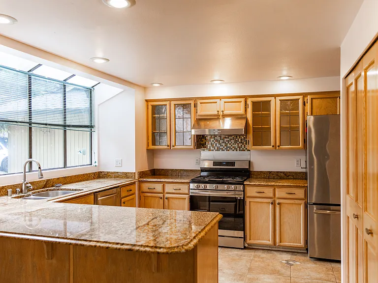 13816 SE 42nd Pl — Photo 8