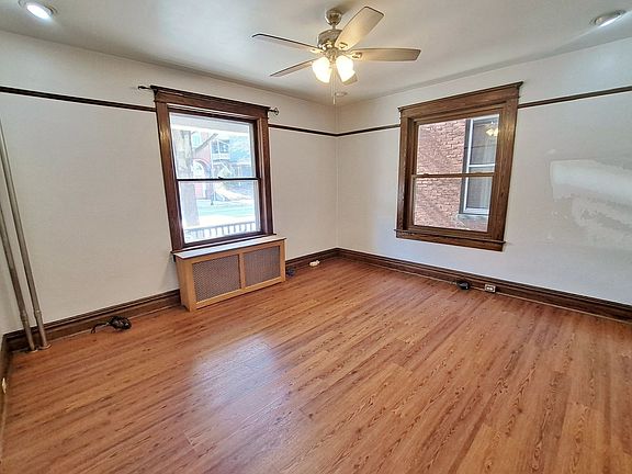 5th image of 221 Chambersburg St APT 1