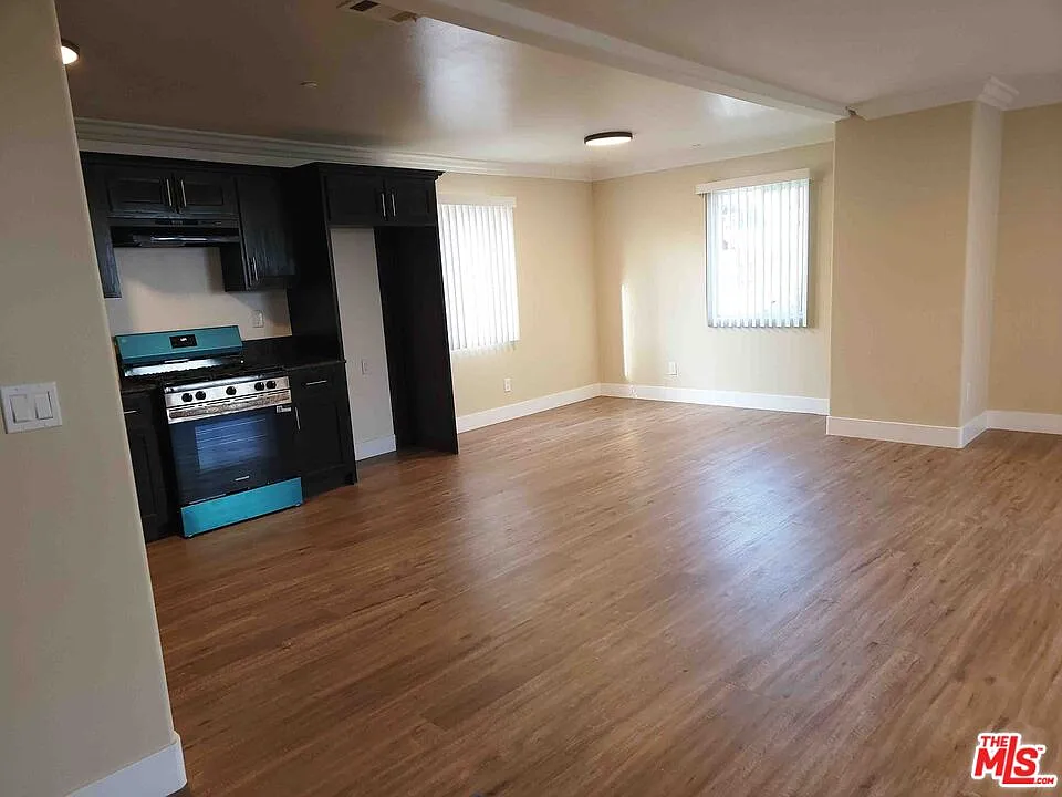 5 bed, 3.0 bath, 1850 sqft, $4,750 — Photo 2