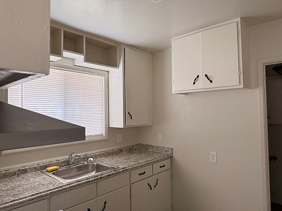 3rd image of 1425 Park Ave