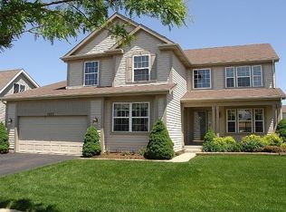 1429 Burnett Dr, Aurora, IL 60502