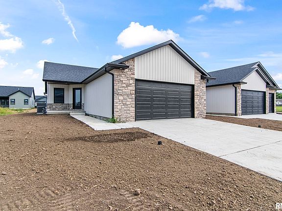 3rd image of 1704 Ambleside Dr