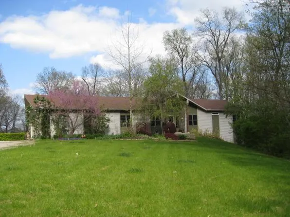 13 Kickapoo Pl, Charleston, IL 61920