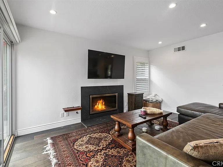 32 San Mateo — Photo 11