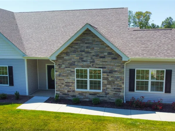 2302 Cherry Tree Dr, Butler, PA 16001