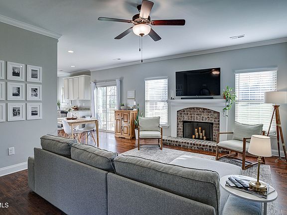 3rd image of 120 Hopper Rd