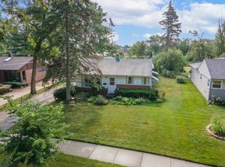 2814 Cardinal Dr, Rolling Meadows, IL 60008