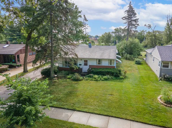 2814 Cardinal Dr, Rolling Meadows, IL 60008