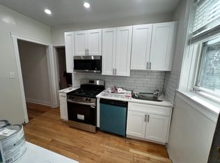 1374 W Greenleaf Ave #2, Chicago, IL 60626