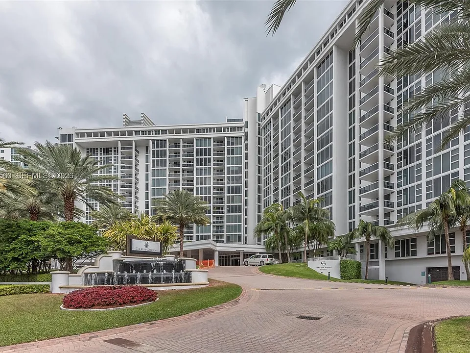 10275 Collins Ave #706