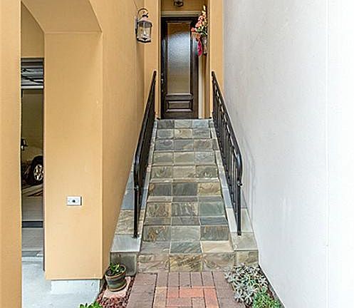 3rd image of 14 Laurelwood Dr