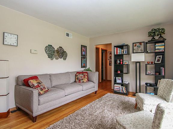 4th image of 304 5th St