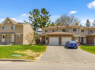 146 Valley Stream Dr #D, Ottawa, ON K2H 9C6