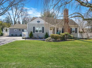 97 Elliman Pl, Syosset, NY 11791