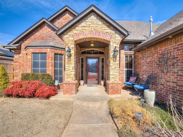 557 W Pine Rose Court Way, Mustang, OK 73064