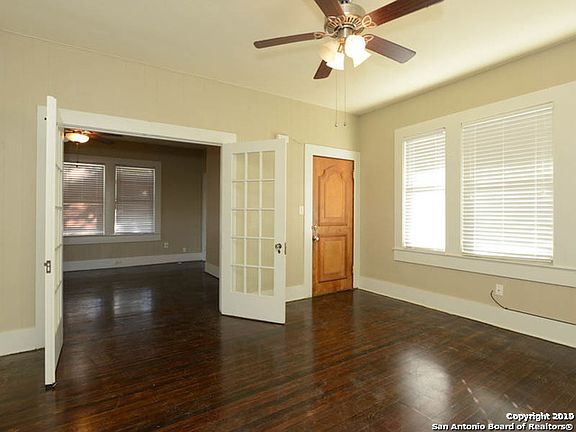 3rd image of 1021 W Craig Pl