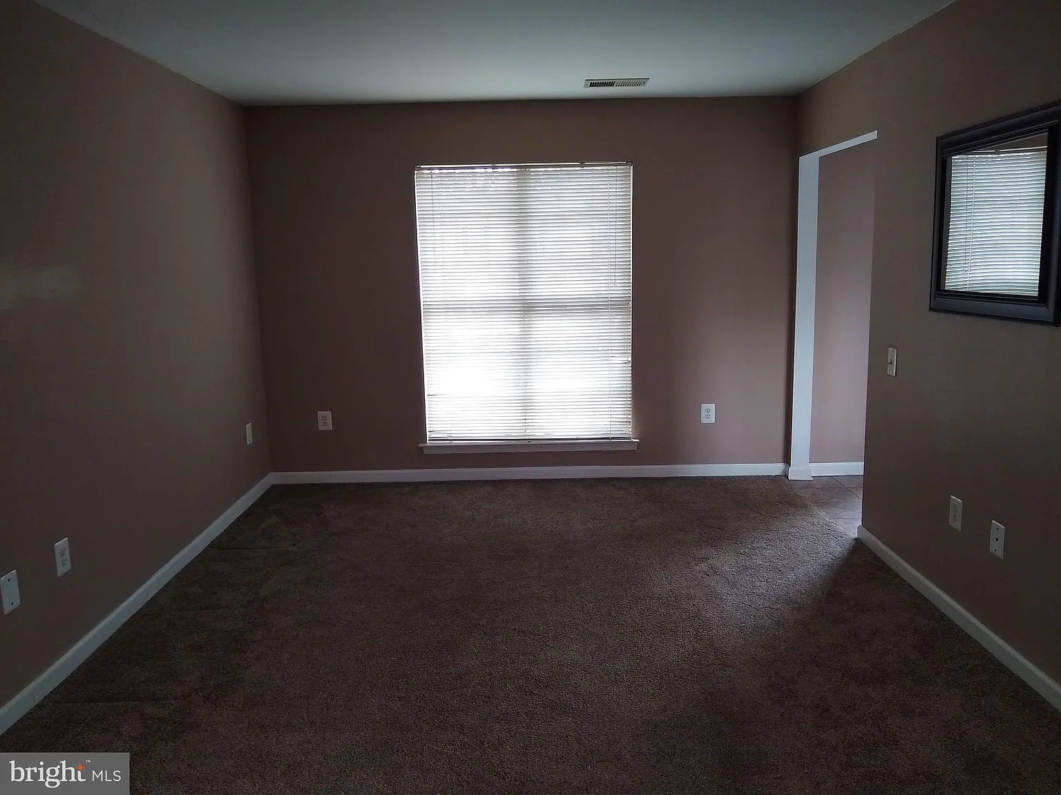 3 bed, 1.5 bath, 1056 sqft, $2,195 — Photo 3