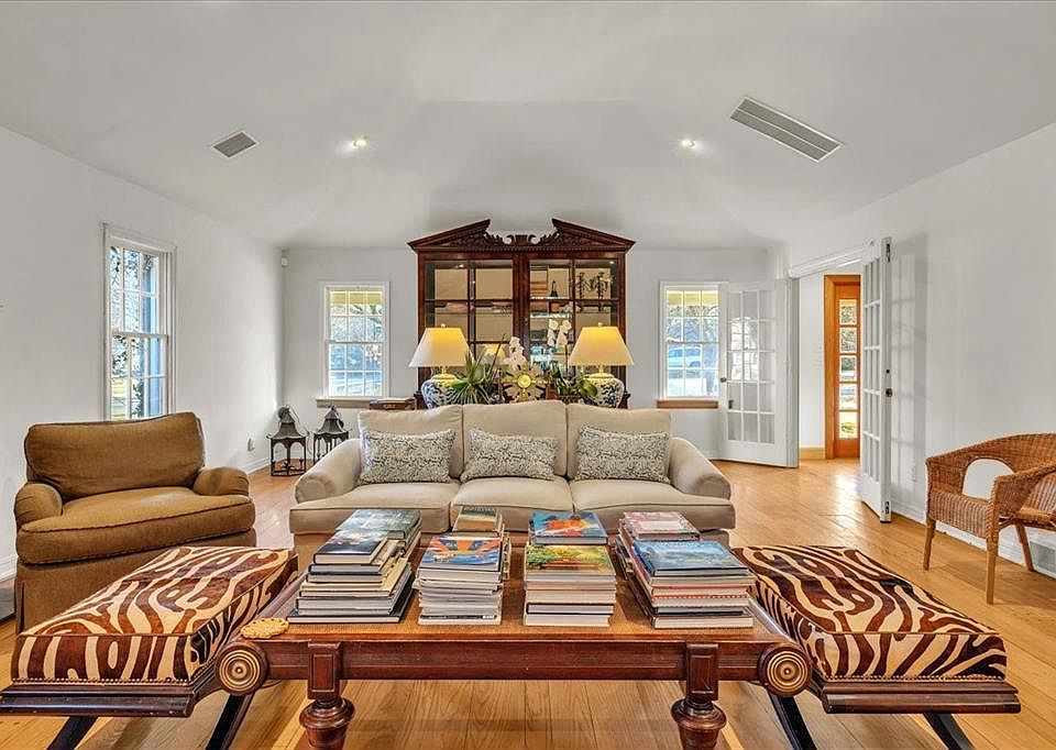 1st image of 1801 Drakestone Ave