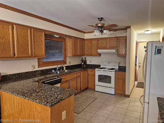 3rd image of 53639 Cranston Dr