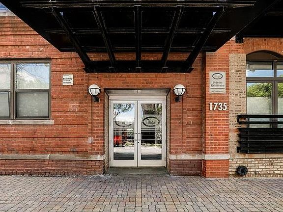 2nd image of 1735 W Diversey Pkwy #20